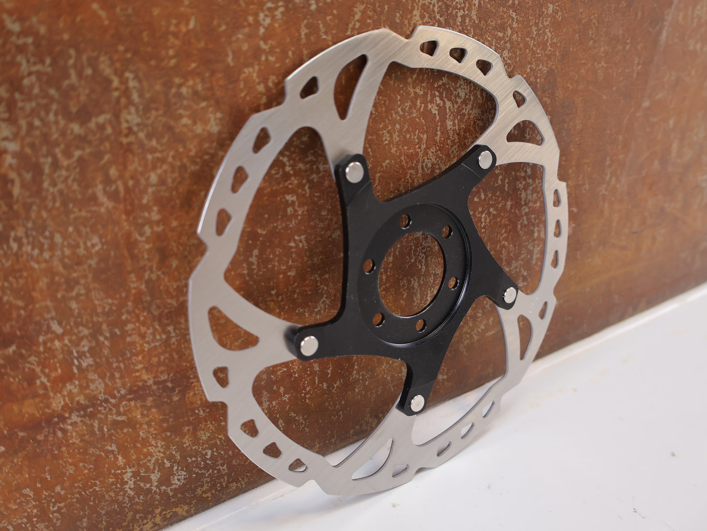 SHIMANO BRAKE DISC DEORE XT SM-RT76 / 6-BOLT / TWO-PIECE / 160MM OR 180MM