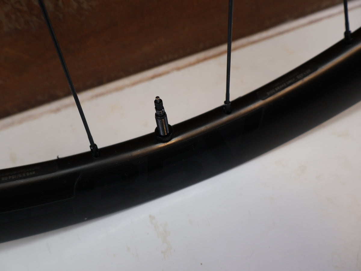 BONTRAGER AEOLUS ELITE 35V TLR GRAVEL CARBON LAUFRADSATZ DISC XDR