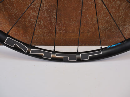 SHIMANO WH-MT620 VORDERRAD / 27,5 ZOLL / 30MM MAULWEITE / CENTER LOCK / BOOST
