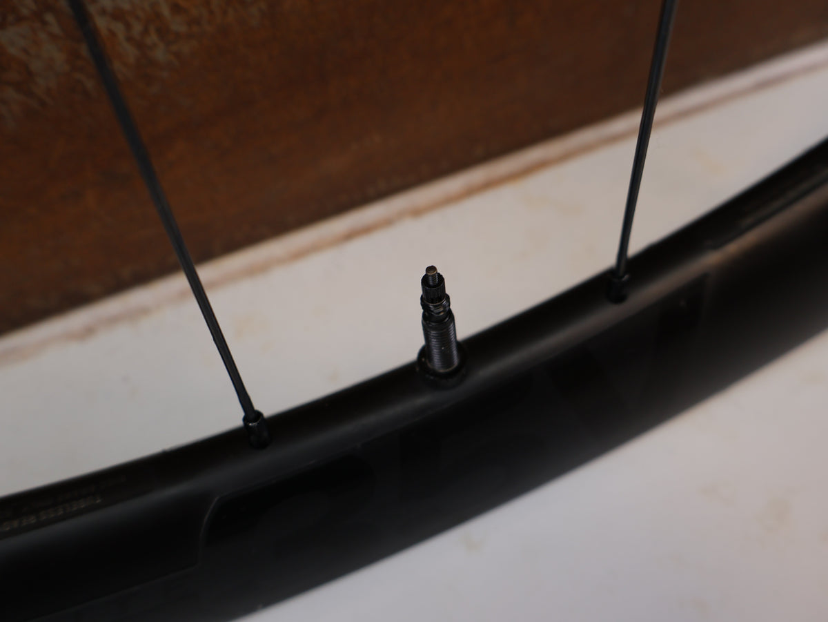 BONTRAGER AEOLUS ELITE 35V TLR GRAVEL CARBON LAUFRADSATZ DISC XDR