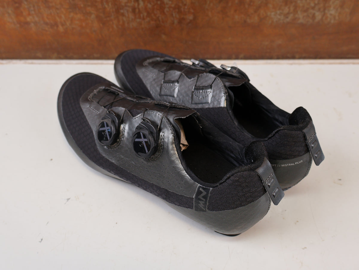 NORTHWAVE REVOLUTION 3 ROAD SHOES / WHITE / SIZE 40 / CARBON SOLE / SLW3