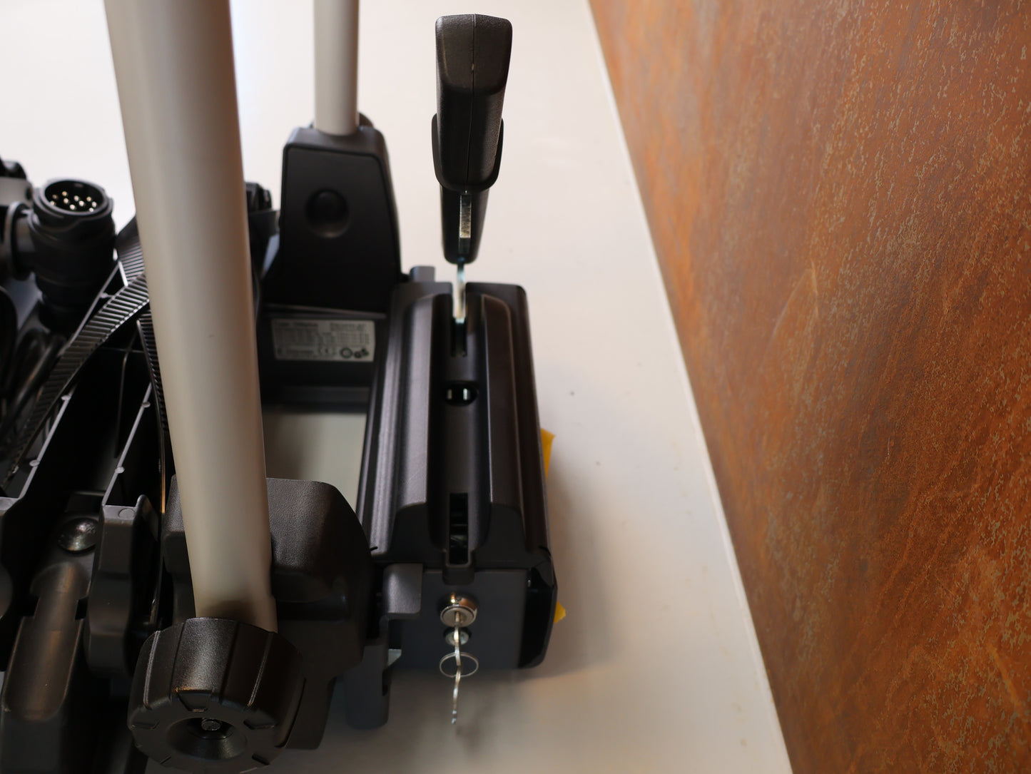 XLC BELUGA VC-C03 REAR RACK / FOR 3 E-BIKES / TOW HITCH MOUNTED / TILT FUNCTION
