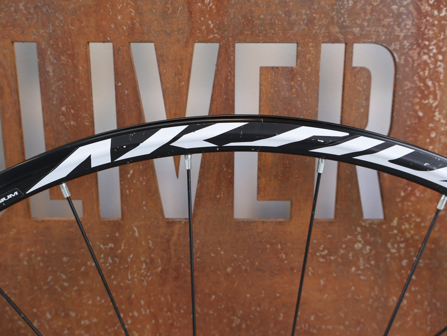 MAVIC AKSIUM DISC LAUFRADSATZ / 6-LOCH / SHIMANO HG / 12MM STECKACHSE / SCHWARZ