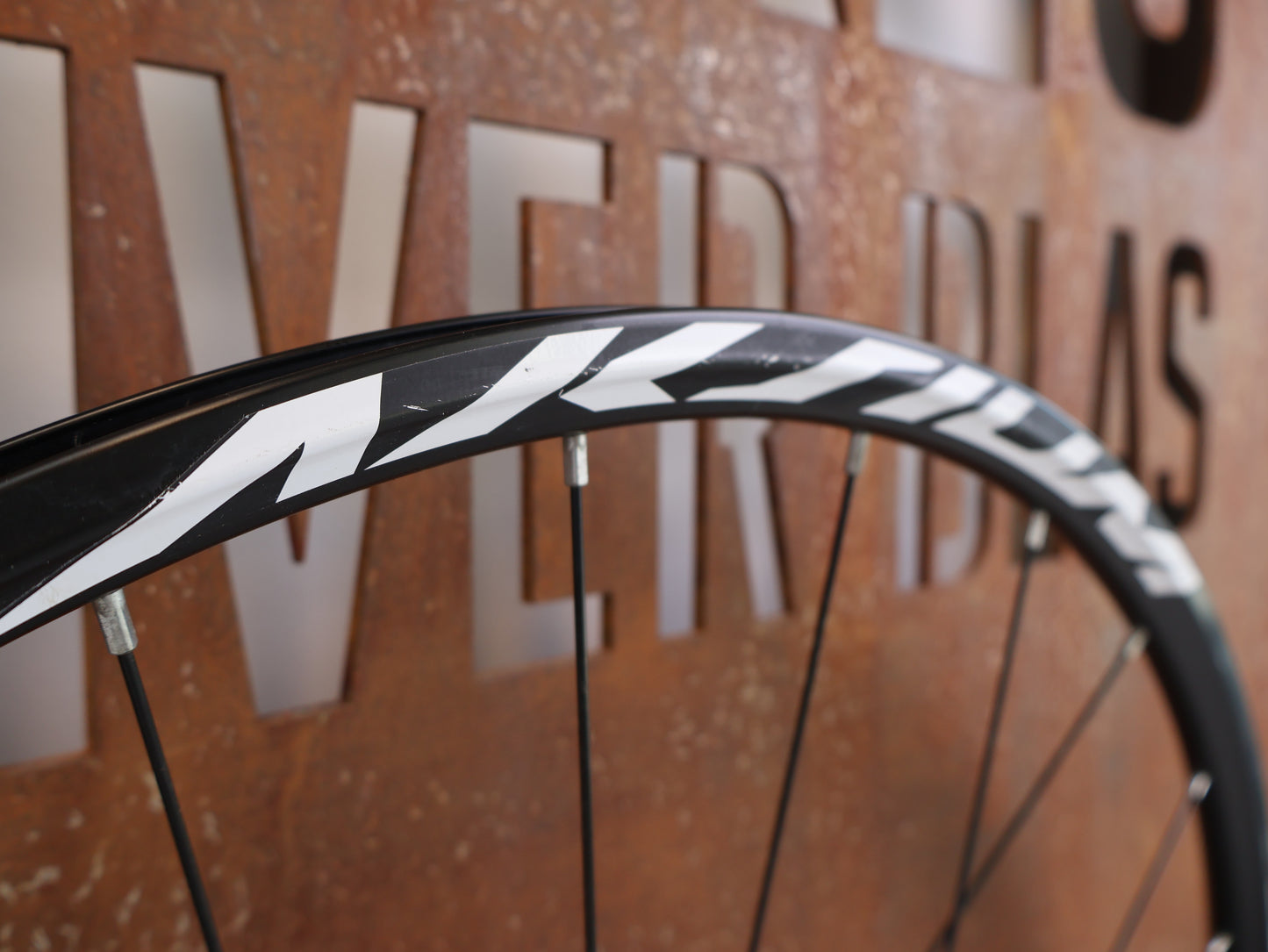 MAVIC AKSIUM DISC LAUFRADSATZ / 6-LOCH / SHIMANO HG / 12MM STECKACHSE / SCHWARZ