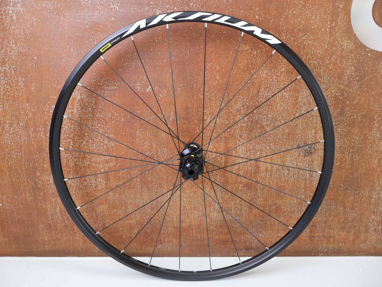 MAVIC AKSIUM DISC LAUFRADSATZ / 6-LOCH / SHIMANO HG / 12MM STECKACHSE / SCHWARZ