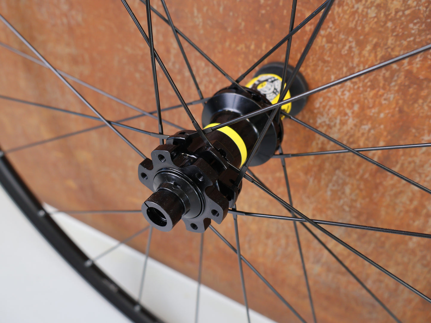 MAVIC AKSIUM DISC LAUFRADSATZ / 6-LOCH / SHIMANO HG / 12MM STECKACHSE / SCHWARZ