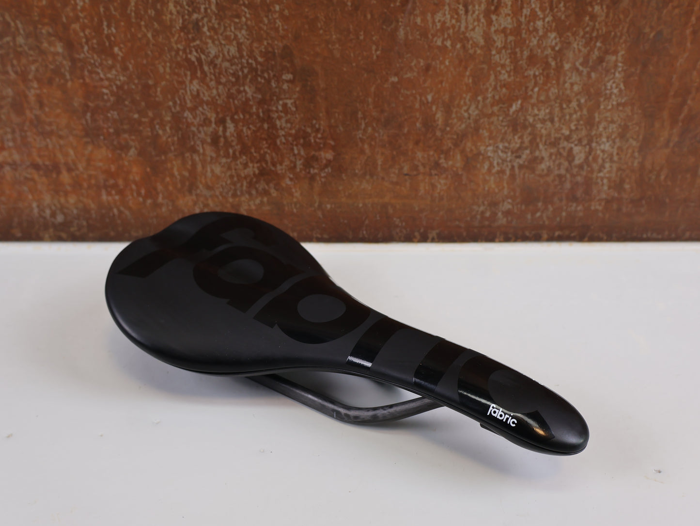 FABRIC SCOOP PRO TEAM FLAT SADDLE / CARBON RAILS / 142MM / 198G / BLACK
