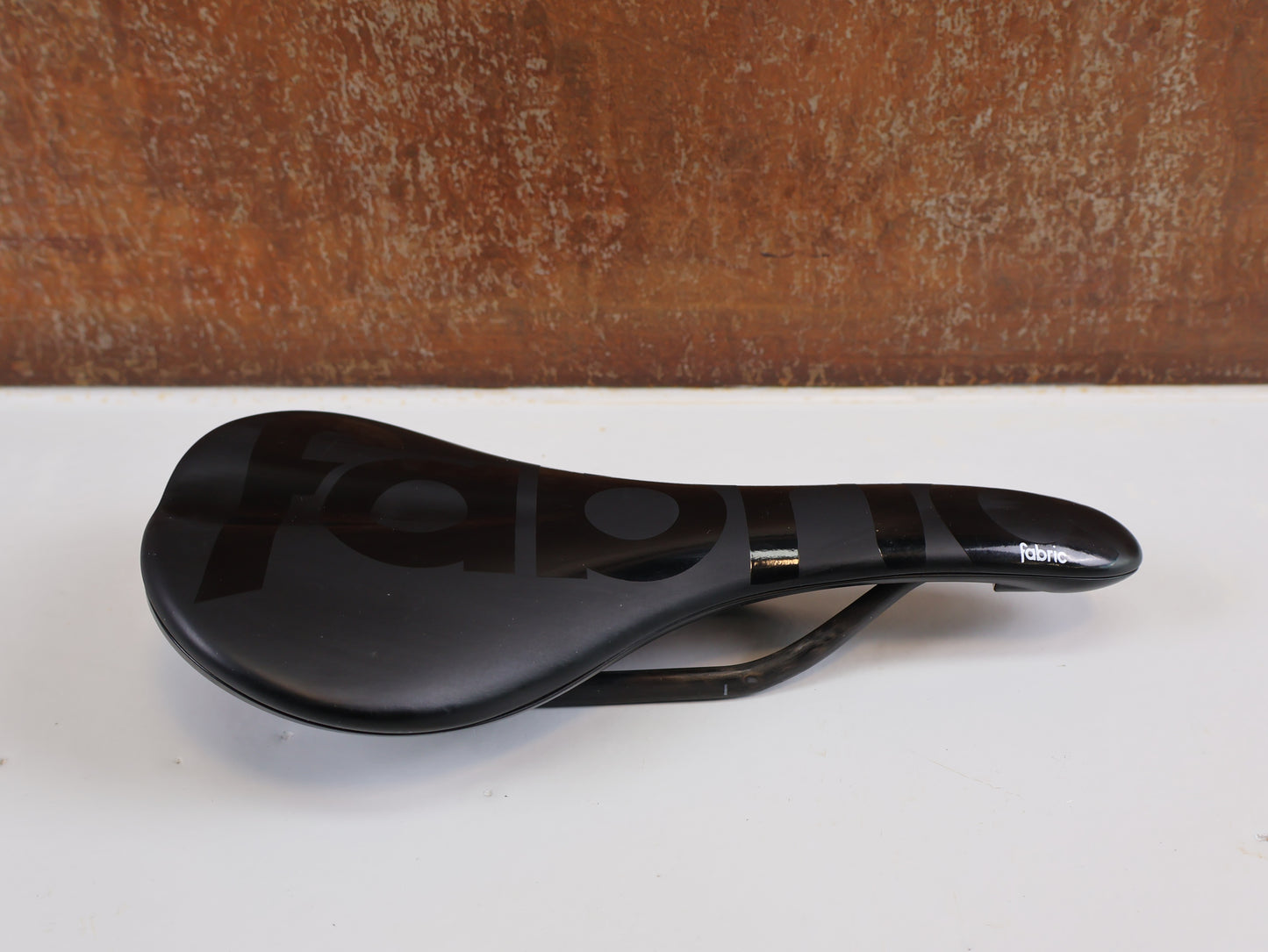 FABRIC SCOOP PRO TEAM FLAT SADDLE / CARBON RAILS / 142MM / 198G / BLACK