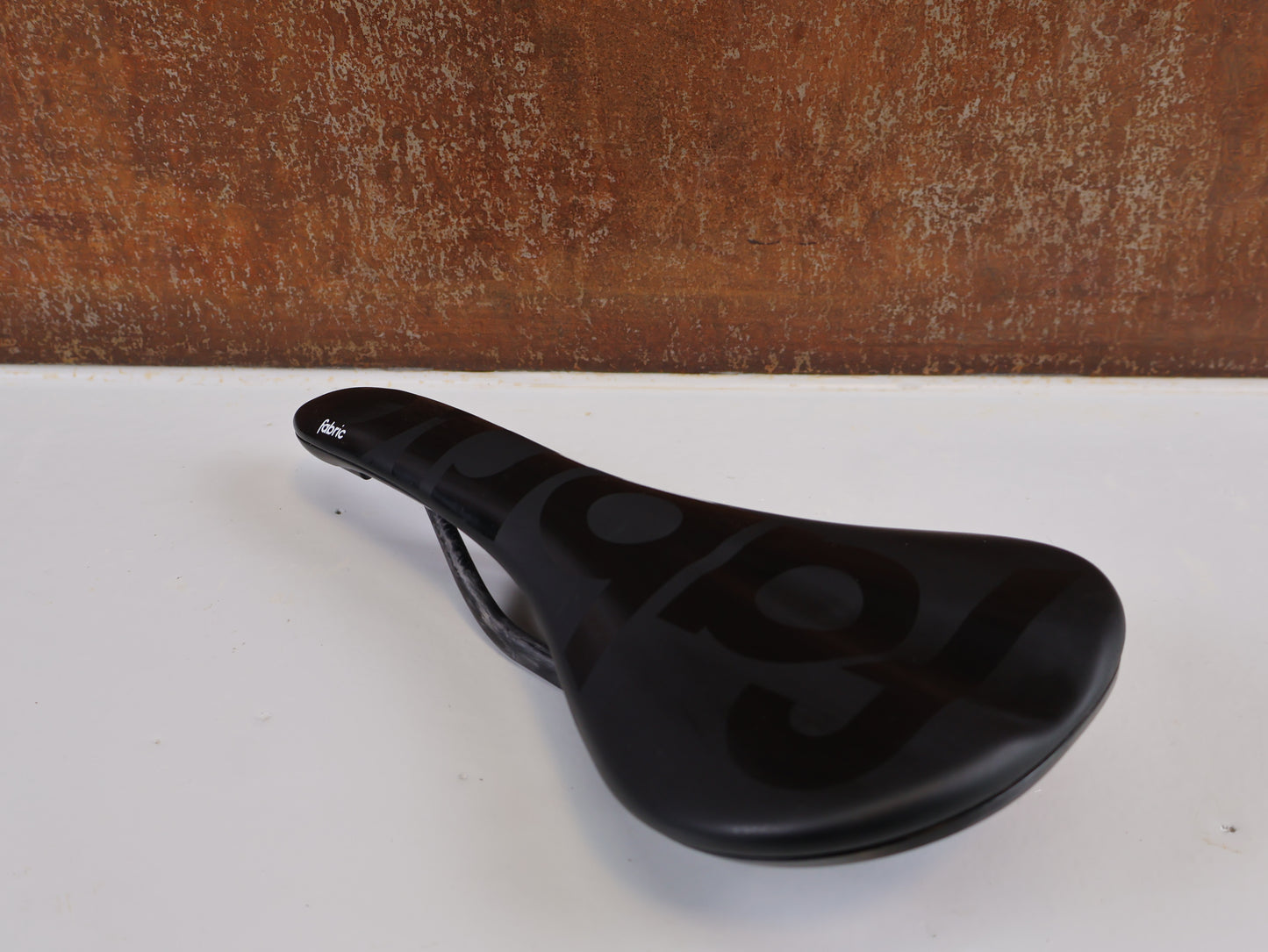 FABRIC SCOOP PRO TEAM FLAT SADDLE / CARBON RAILS / 142MM / 198G / BLACK