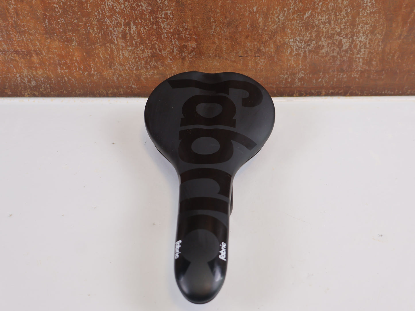FABRIC SCOOP PRO TEAM FLAT SADDLE / CARBON RAILS / 142MM / 198G / BLACK