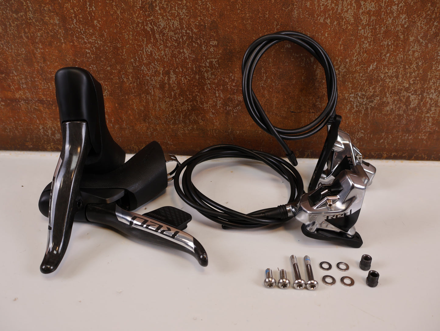 SRAM RED ETAP AXS D1 SCHALT-/ BREMSHEBEL 2X12-FACH / DISC / CARBON / INKL. BREMSSÄTTEL