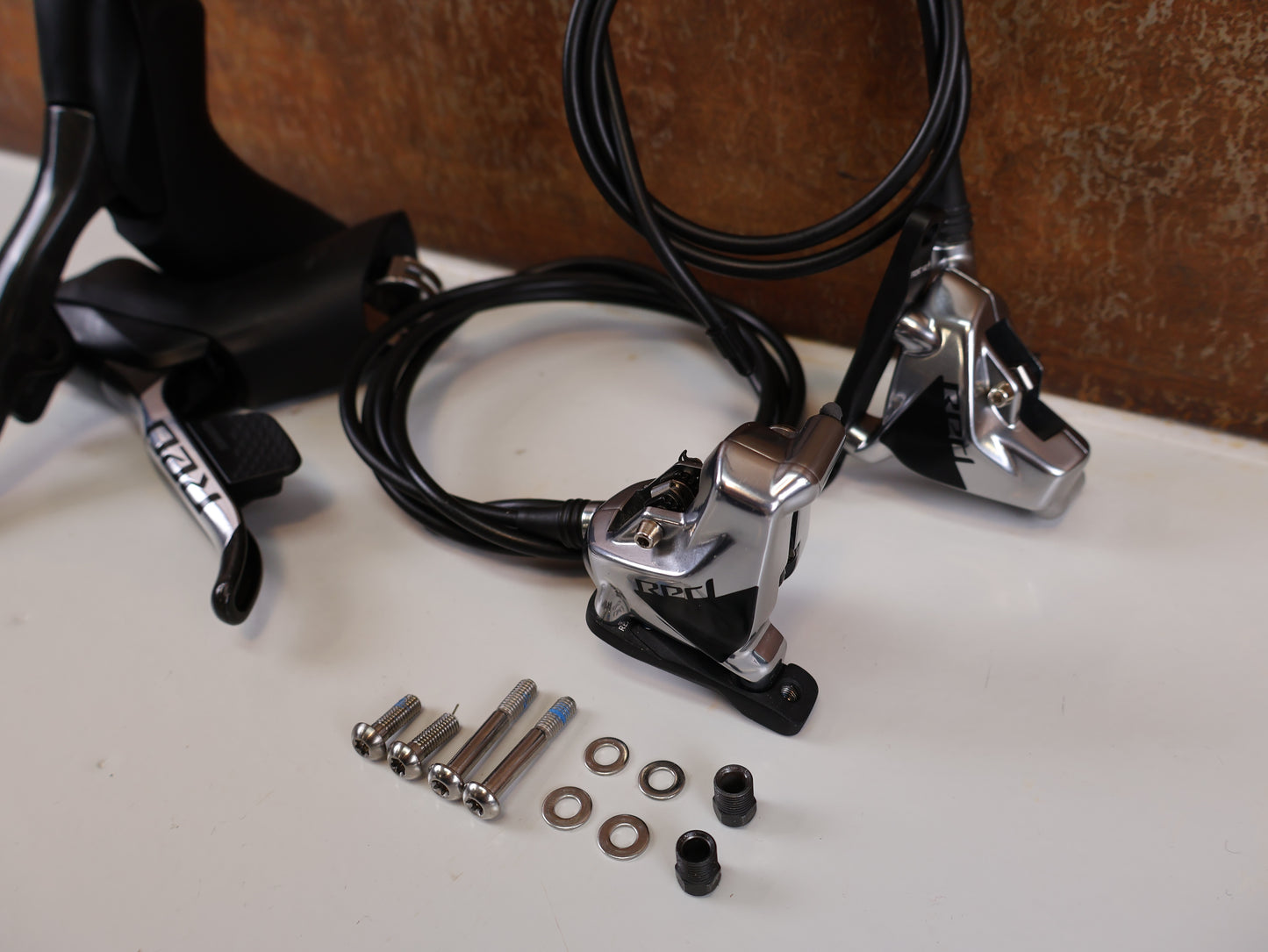SRAM RED ETAP AXS D1 SCHALT-/ BREMSHEBEL 2X12-FACH / DISC / CARBON / INKL. BREMSSÄTTEL