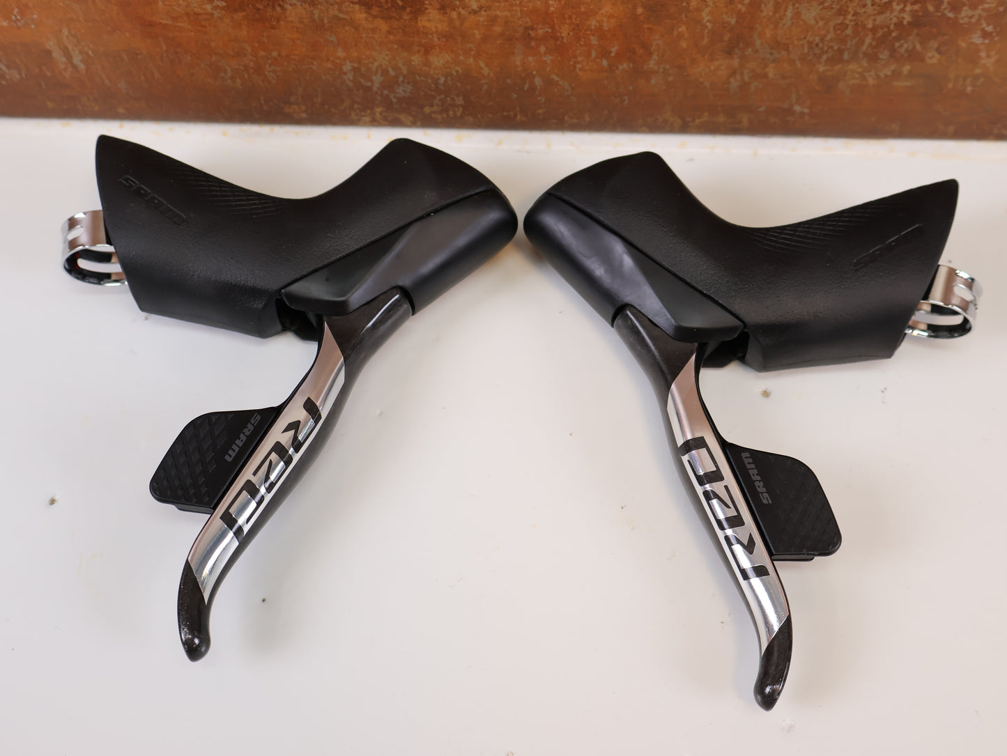 SRAM RED ETAP AXS D1 SCHALT-/ BREMSHEBEL 2X12-FACH / DISC / CARBON / INKL. BREMSSÄTTEL