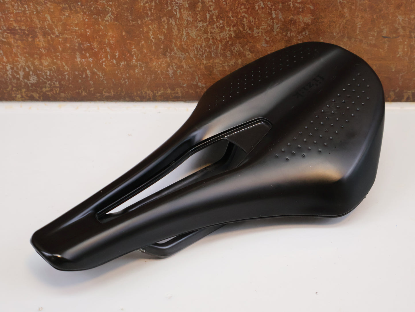 FIZIK TEMPO ARGO R1 SADDLE / 150 MM / CARBON RAIL / ROAD ENDURANCE