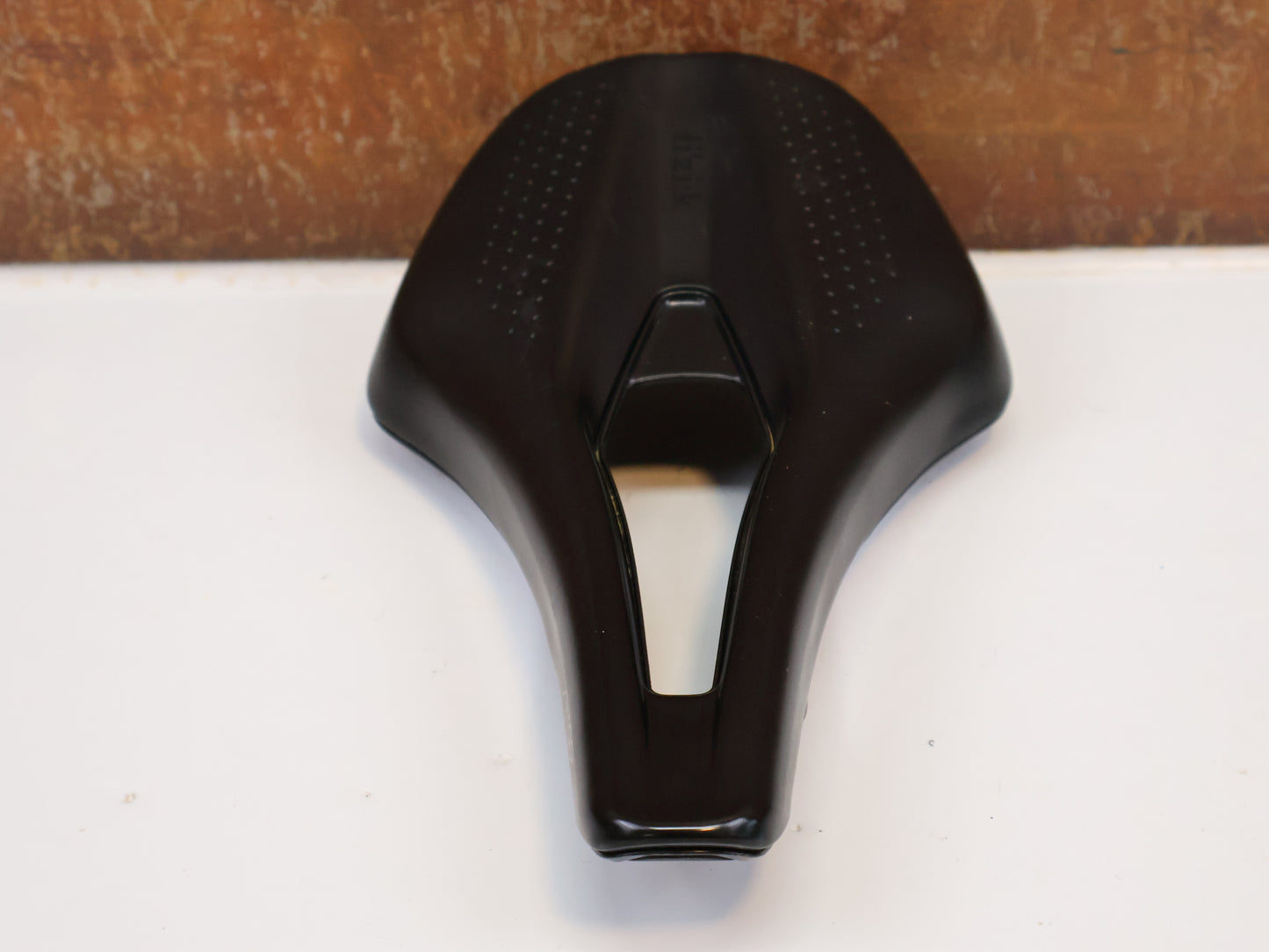 FIZIK TEMPO ARGO R1 SADDLE / 150 MM / CARBON RAIL / ROAD ENDURANCE