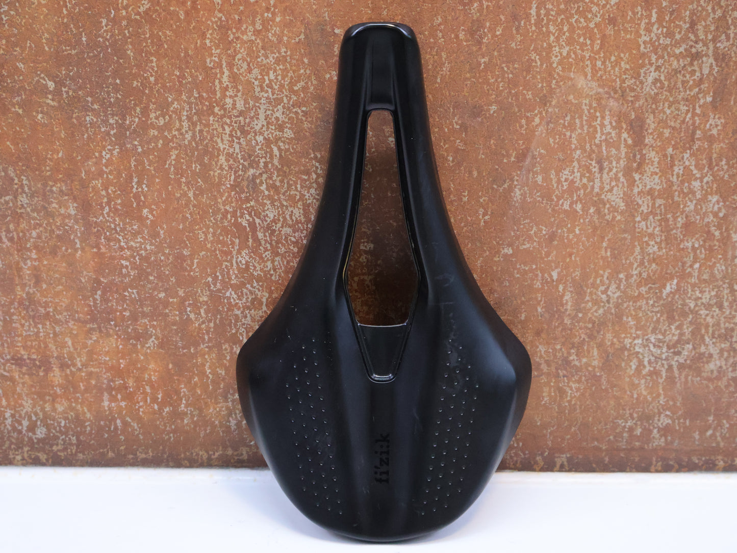 FIZIK TEMPO ARGO R1 SADDLE / 150 MM / CARBON RAIL / ROAD ENDURANCE