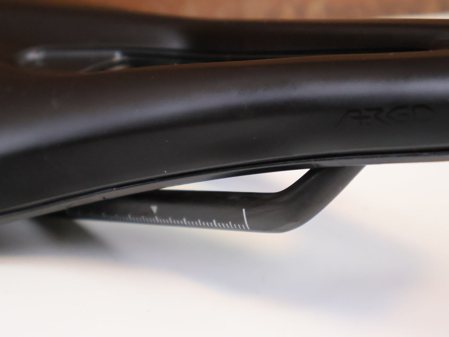 FIZIK TEMPO ARGO R1 SADDLE / 150 MM / CARBON RAIL / ROAD ENDURANCE