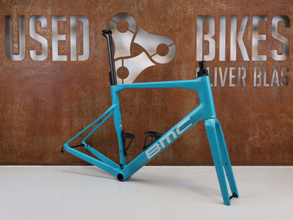 BMC ROADMACHINE 01 TWO FRAMESET / GRÖßE 58 / TURQUOISE WHITE / MJ 2024 / CARBON