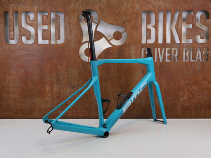 BMC ROADMACHINE 01 TWO FRAMESET / GRÖßE 58 / TURQUOISE WHITE / MJ 2024 / CARBON