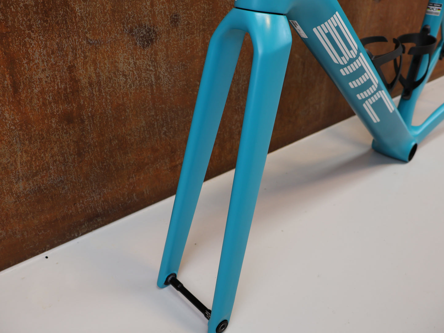 BMC ROADMACHINE 01 TWO FRAMESET / GRÖßE 58 / TURQUOISE WHITE / MJ 2024 / CARBON