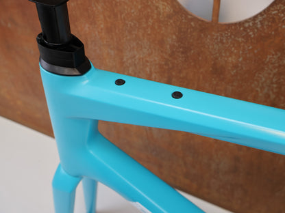 BMC ROADMACHINE 01 TWO FRAMESET / GRÖßE 58 / TURQUOISE WHITE / MJ 2024 / CARBON