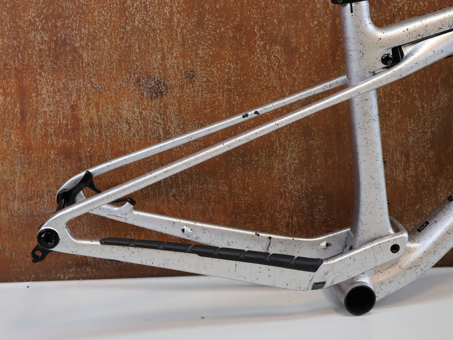 TREK SUPERCALIBER SLR FRAME / SIZE M / ARGENT DRIZZLE / ISOSTRUT FLIGHT ATTENDANT