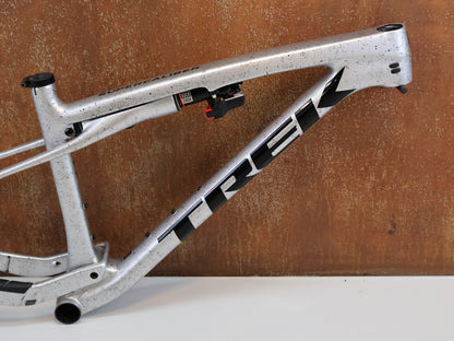 TREK SUPERCALIBER SLR FRAME / SIZE M / ARGENT DRIZZLE / ISOSTRUT FLIGHT ATTENDANT