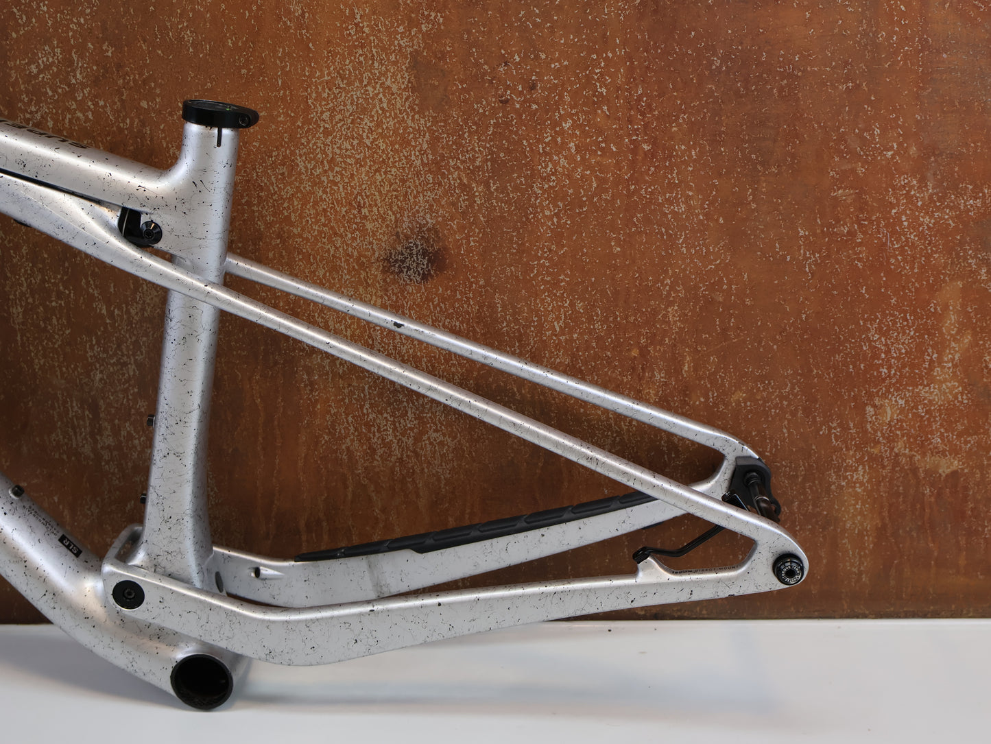 TREK SUPERCALIBER SLR FRAME / SIZE M / ARGENT DRIZZLE / ISOSTRUT FLIGHT ATTENDANT