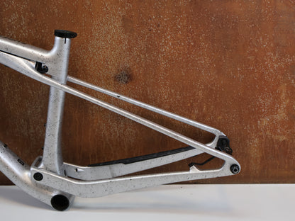 TREK SUPERCALIBER SLR FRAME / SIZE M / ARGENT DRIZZLE / ISOSTRUT FLIGHT ATTENDANT