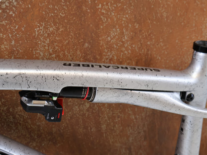 TREK SUPERCALIBER SLR FRAME / SIZE M / ARGENT DRIZZLE / ISOSTRUT FLIGHT ATTENDANT