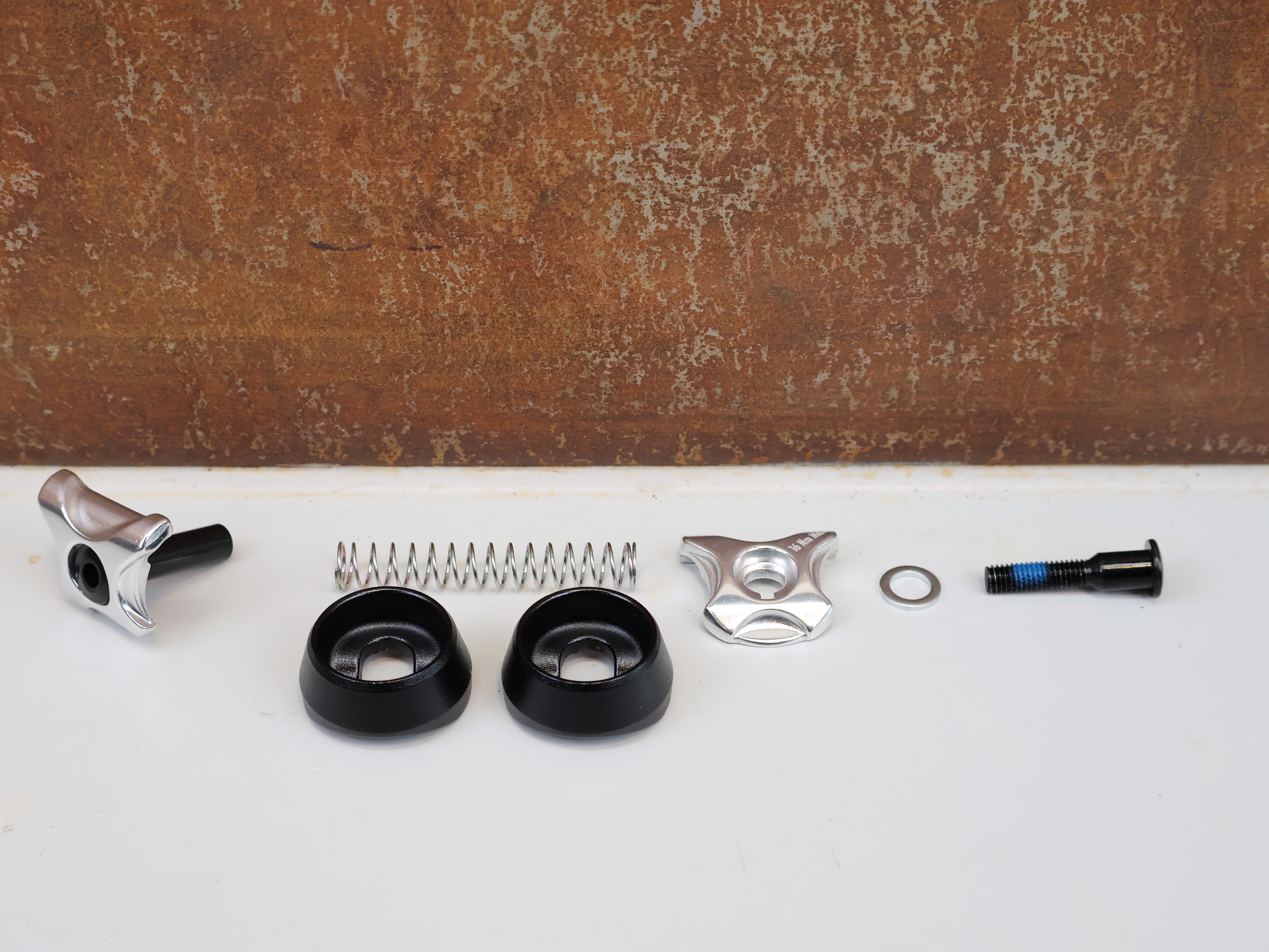 BONTRAGER SEATPOST PARTS KIT / 7 X 7 MM / PIVOT HEAD CLAMP / TREK