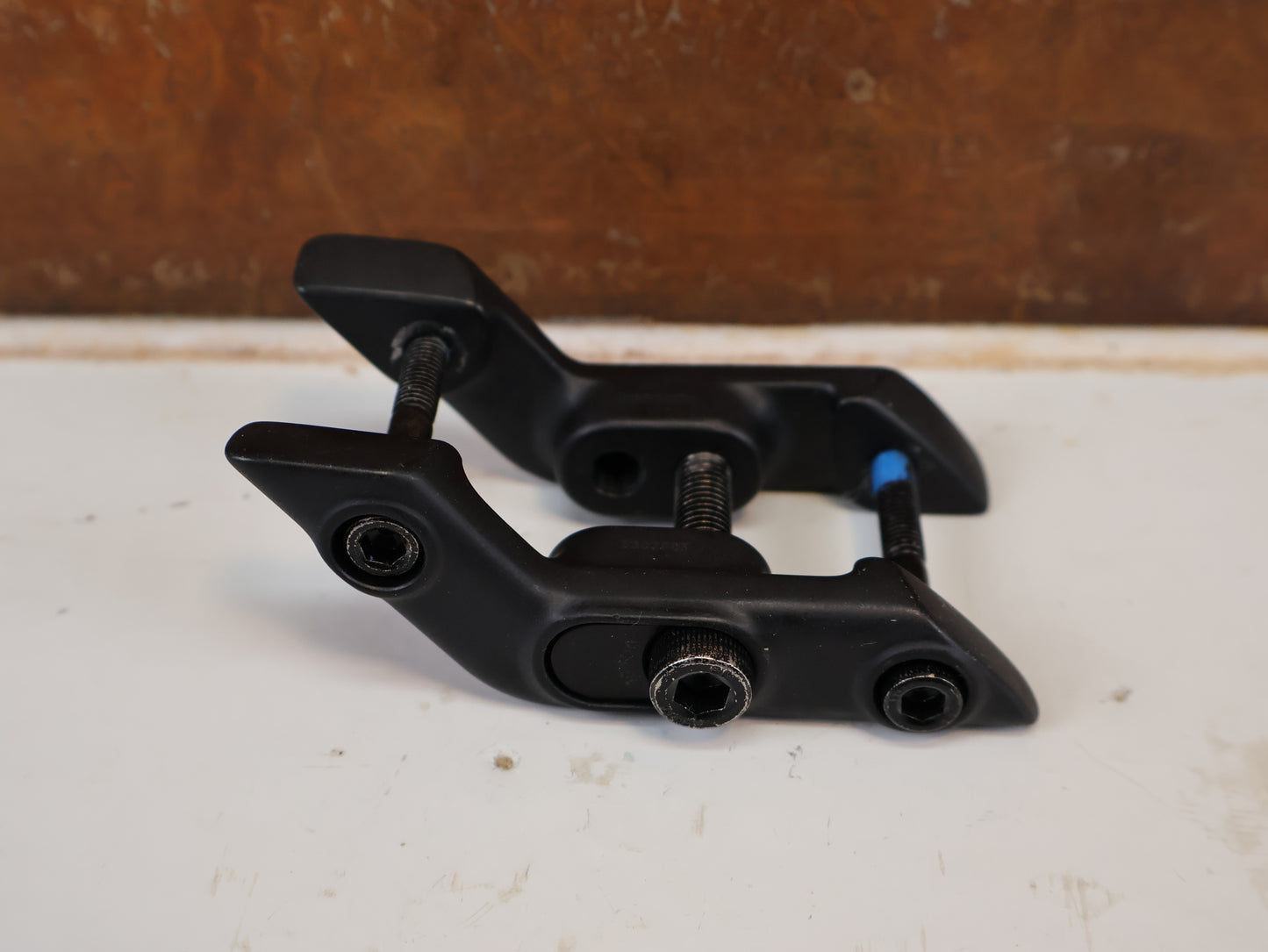 TREK SLASH 2024 MULLET LOWER SHOCK MOUNT BRACKETS / HAN 5317349