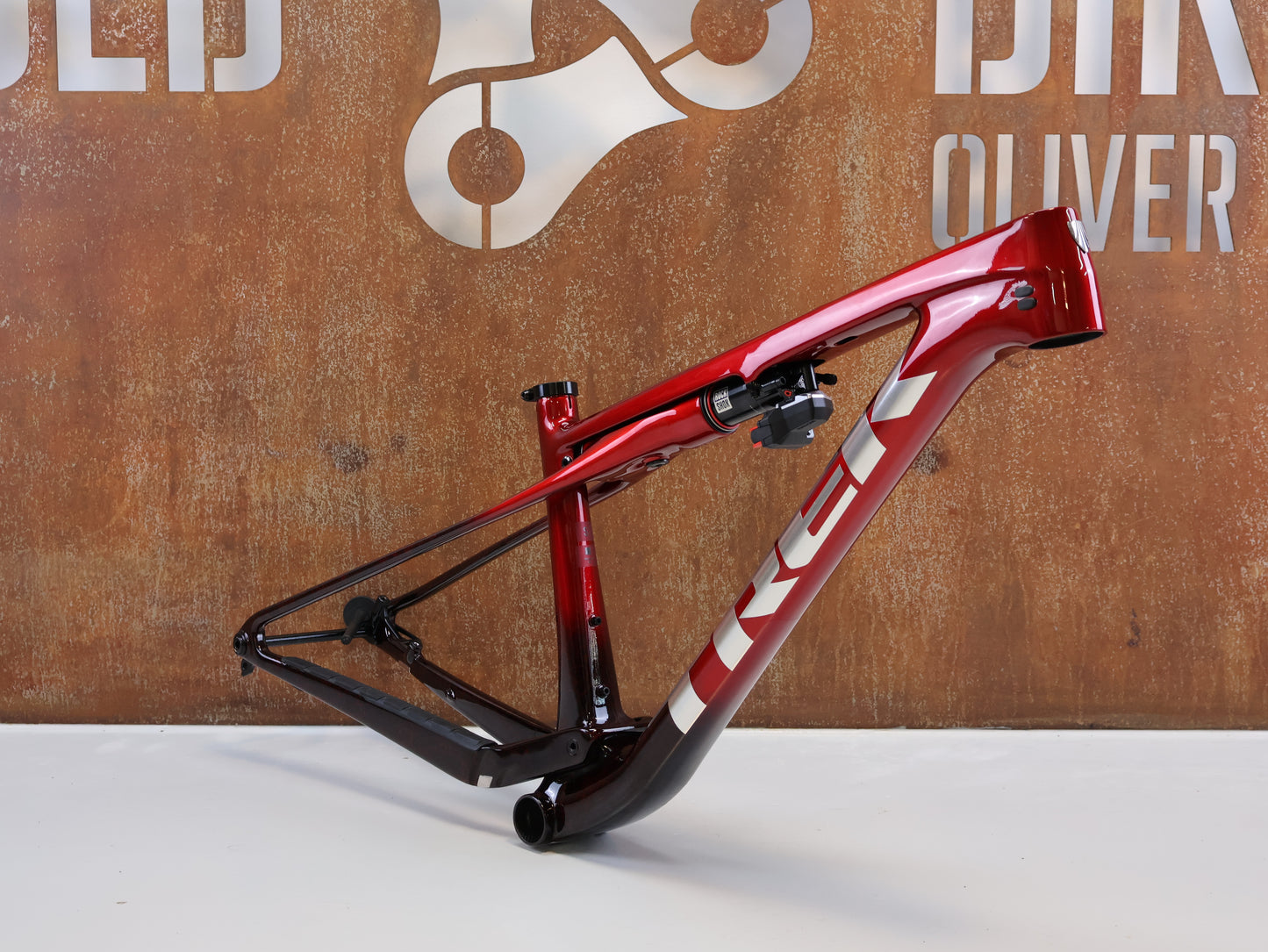 TREK SUPERCALIBER SLR GEN 2 FRAMESET / SIZE S / FLIGHT ATTENDANT / RED SMOKE