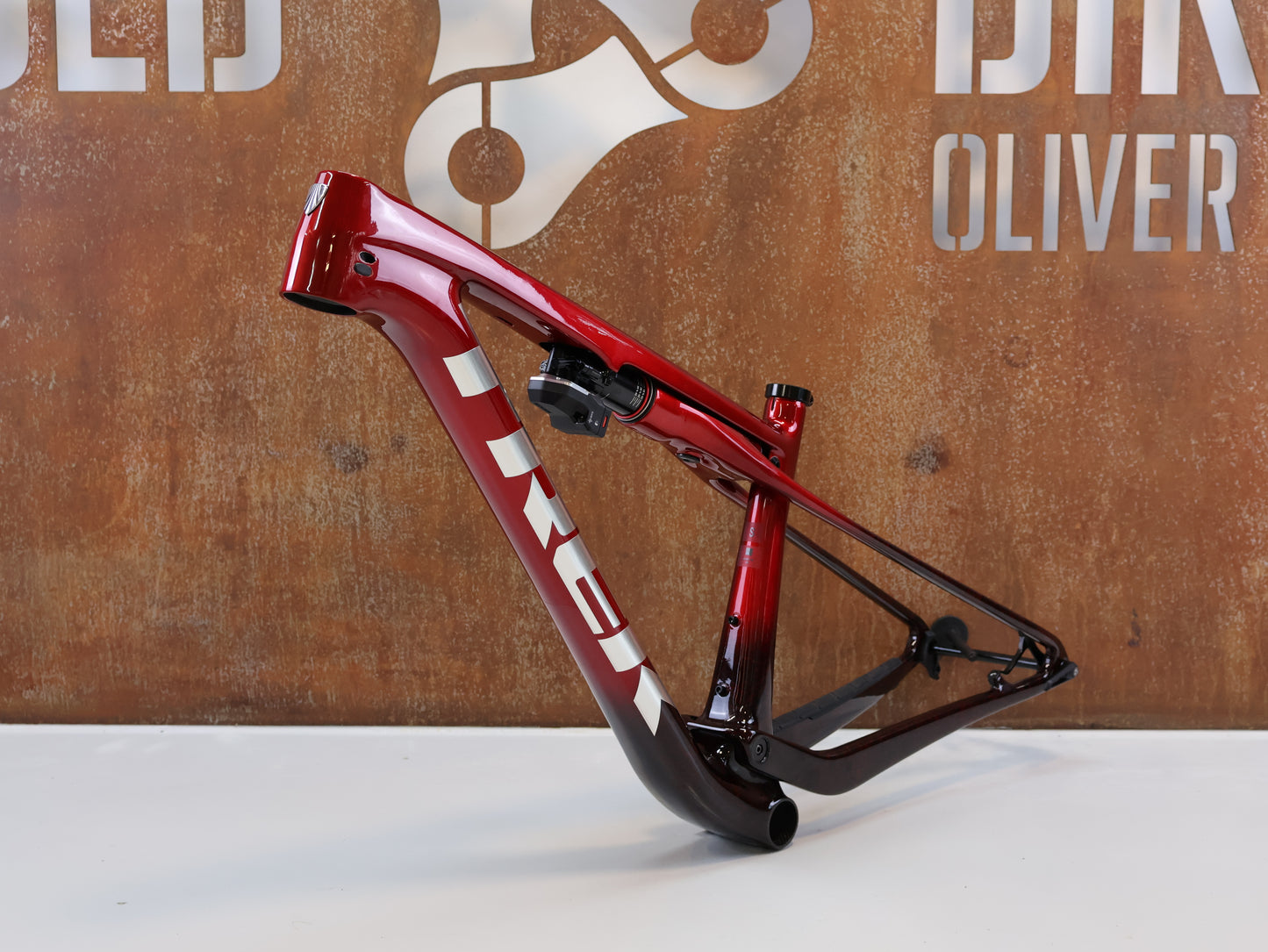 TREK SUPERCALIBER SLR GEN 2 FRAMESET / SIZE S / FLIGHT ATTENDANT / RED SMOKE