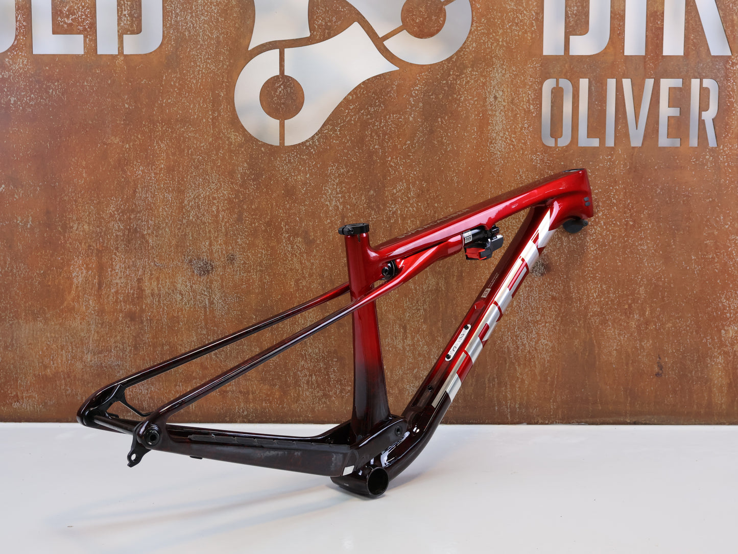 TREK SUPERCALIBER SLR GEN 2 FRAMESET / SIZE S / FLIGHT ATTENDANT / RED SMOKE