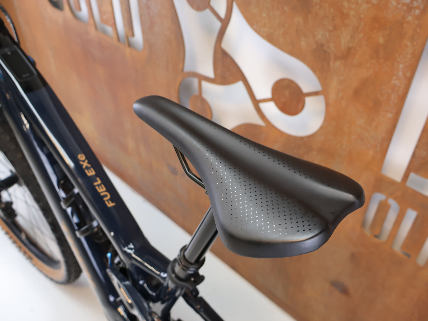 TREK FUEL EXe E-MTB 29 ZOLL / GRÖßE M / TQ HPR50 / NAUTICAL NAVY