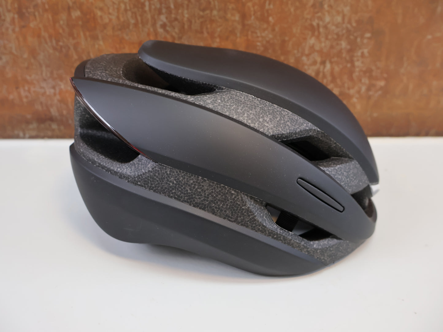 LUMOS ULTRA MIPS SMART HELMET / SIZE M-L (54-61CM) / LED INDICATORS / IPX6 / BLACK
