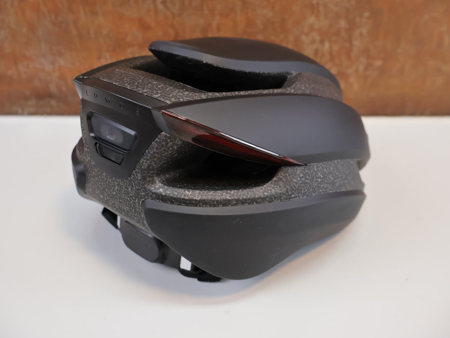 LUMOS ULTRA MIPS SMART HELMET / SIZE M-L (54-61CM) / LED INDICATORS / IPX6 / BLACK