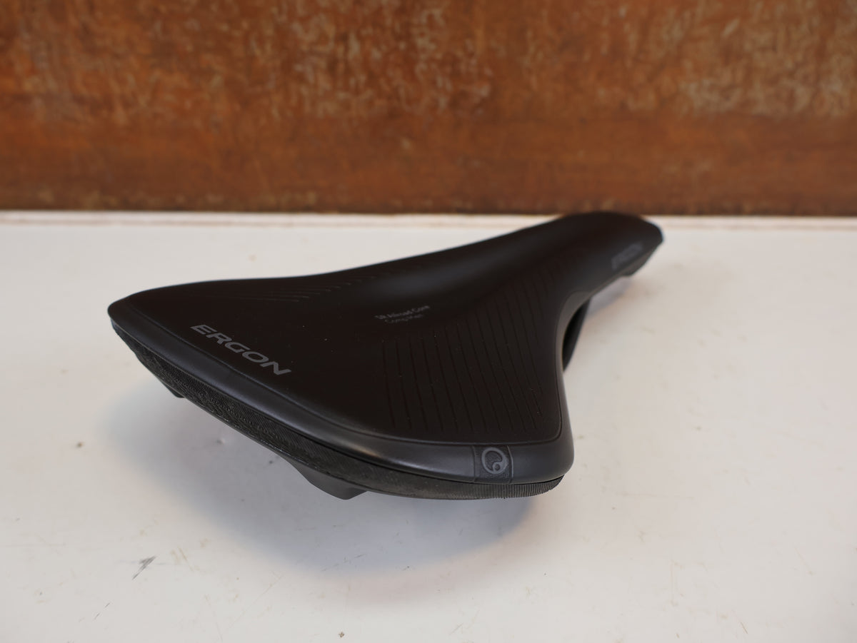 ERGON SR ALLROAD CORE COMP MEN SATTEL GRÖSSE M/L BLACK/GREY