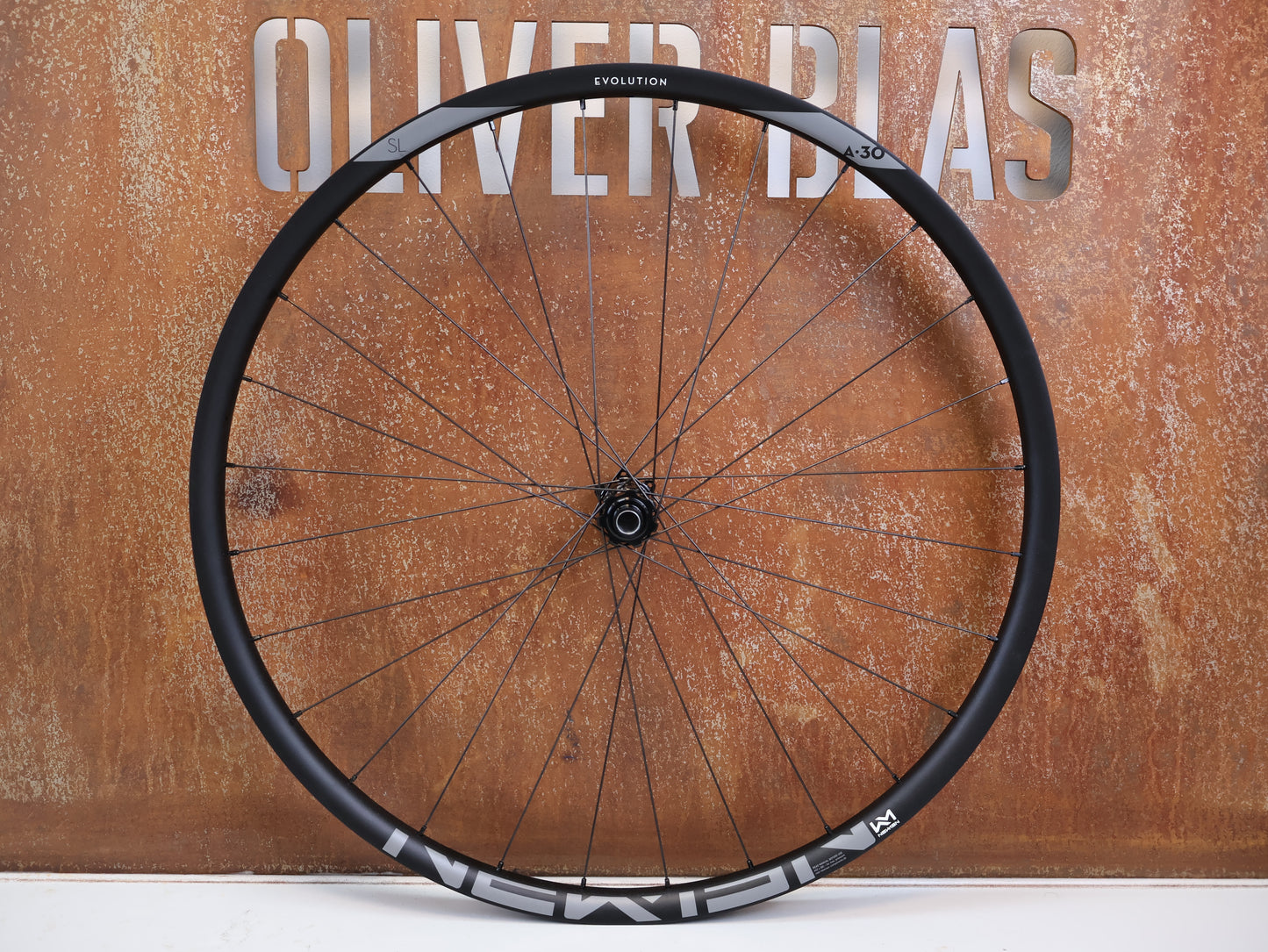NEWMEN EVOLUTION A30 29 ZOLL BOOST LAUFRADSATZ SRAM XD 6-LOCH