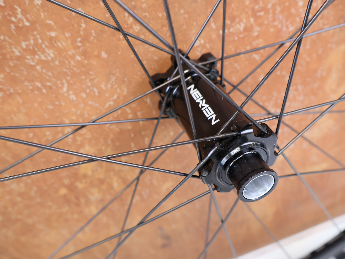 NEWMEN EVOLUTION A30 29 ZOLL BOOST LAUFRADSATZ SRAM XD 6-LOCH