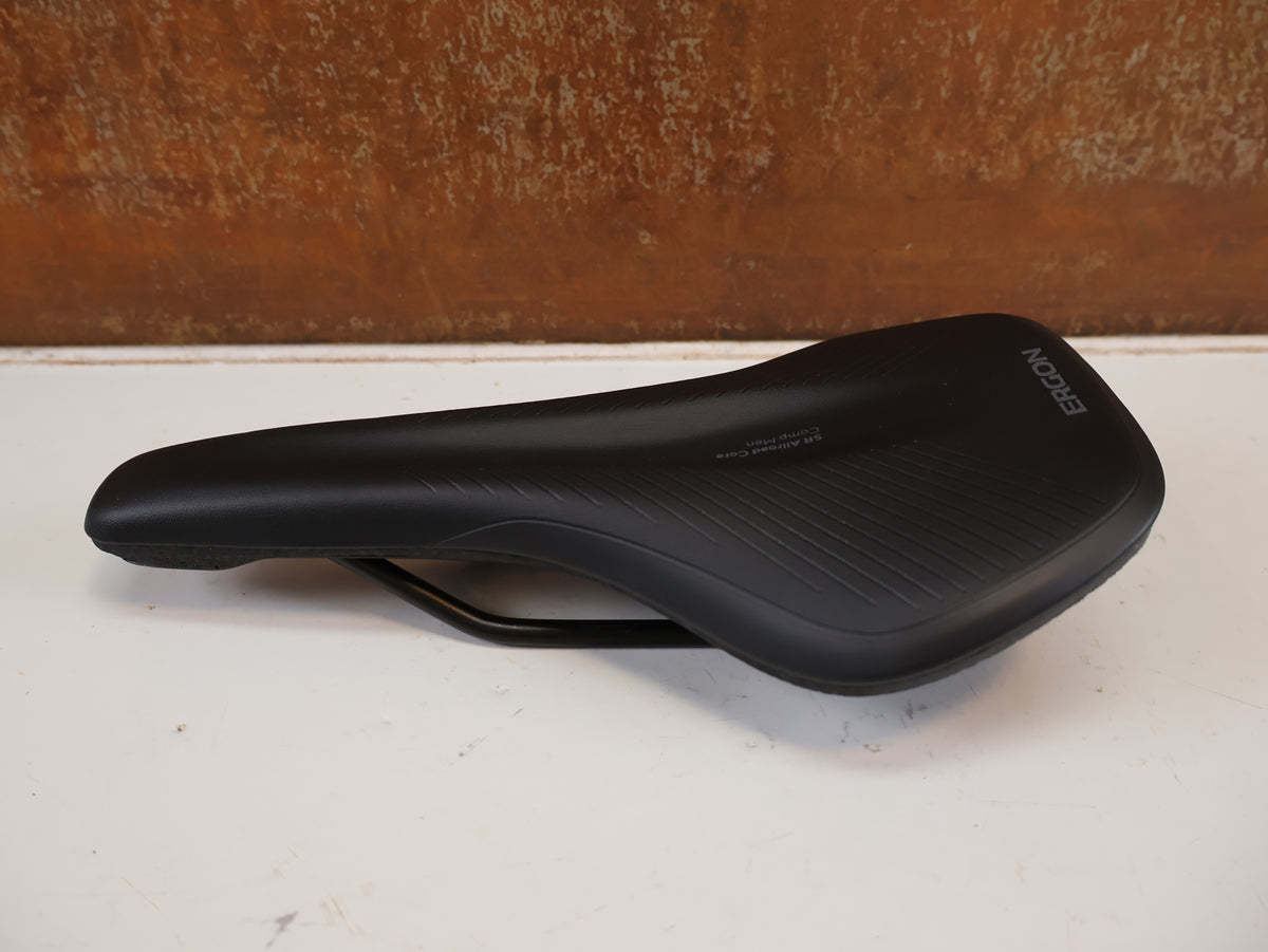 ERGON SR ALLROAD CORE COMP MEN SATTEL GRÖSSE M/L BLACK/GREY