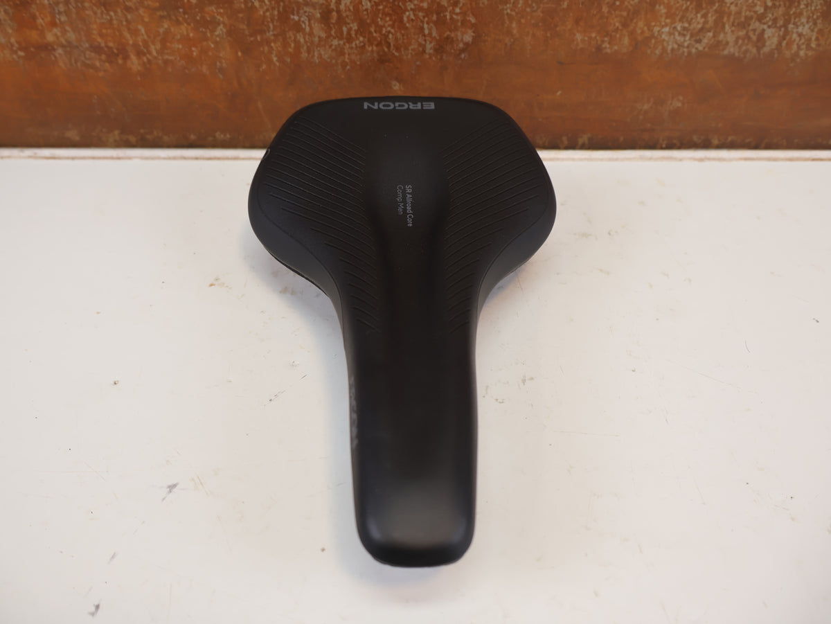 ERGON SR ALLROAD CORE COMP MEN SATTEL GRÖSSE M/L BLACK/GREY