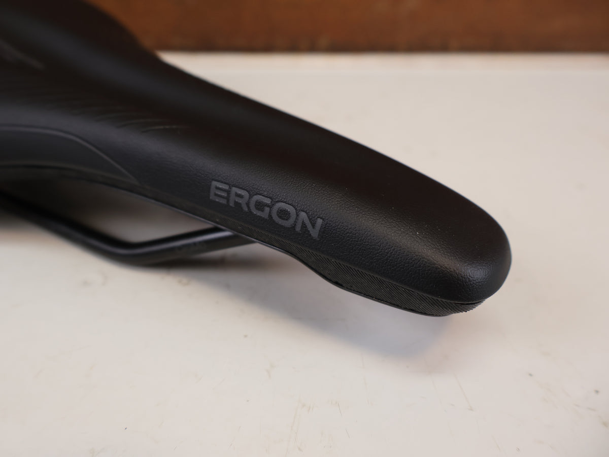 ERGON SR ALLROAD CORE COMP MEN SATTEL GRÖSSE M/L BLACK/GREY