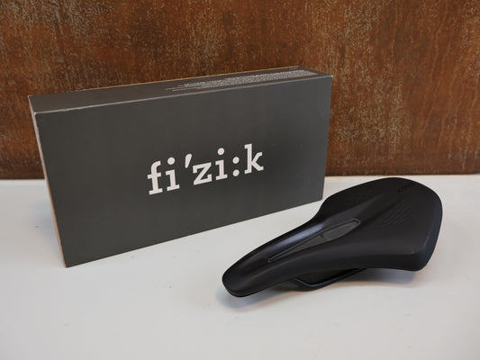 FIZIK TERRA ARGO X3 SATTEL / 150MM / GRAVEL & ALLROAD / KIUM-STREBEN / SCHWARZ
