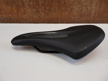 FIZIK TERRA ARGO X3 SATTEL / 150MM / GRAVEL & ALLROAD / KIUM-STREBEN / SCHWARZ