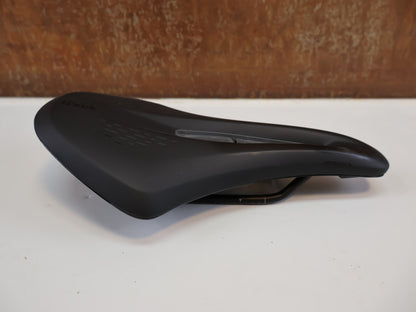 FIZIK TERRA ARGO X3 SATTEL / 150MM / GRAVEL & ALLROAD / KIUM-STREBEN / SCHWARZ