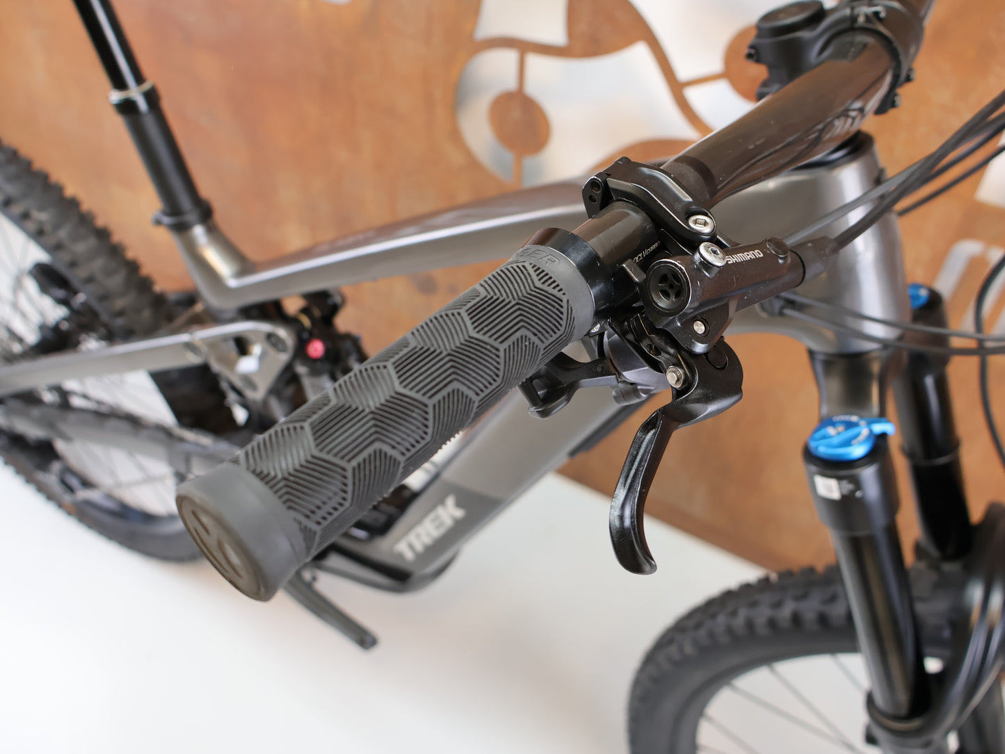 TREK SLASH + 9.7 SLX XT / GRÖSSE M / EMTB TQ HPR50 OCLV CARBON