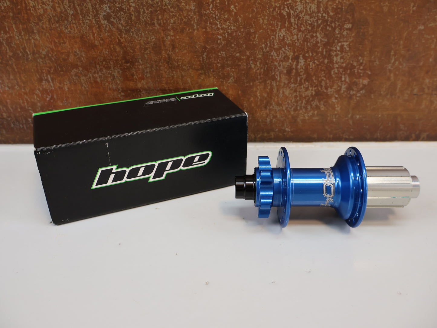 HOPE PRO 4 REAR HUB / 12 X 148 MM BOOST / 32 HOLE / BLUE / RHP432B148SA
