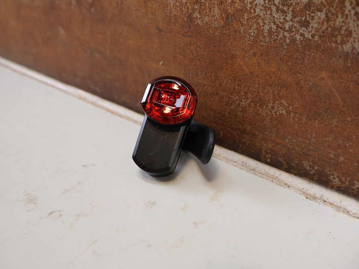 AXA COMPACTLINE USB LED RÜCKLICHT SCHWARZ